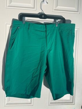 Men's Emerald Green Flat-Front Performance Shorts